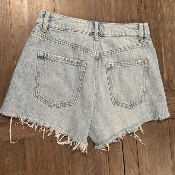 Dynamite Claudia Jean Shorts - Light Wash - High Rise (Size 0 | 25) - Picture 4 of 8